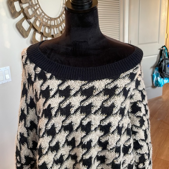 MAX edition XL houndstooth wide neck COZY sweater - Picture 2 of 5